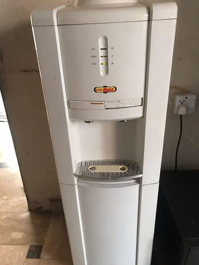 Dispenser in good condition 03004477037