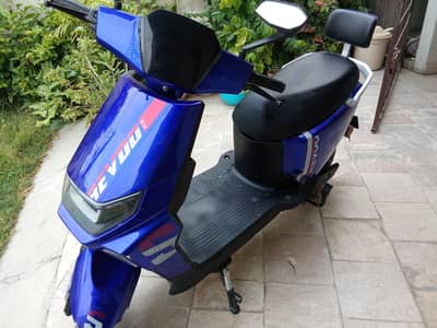 REVOO Electric bike scooty