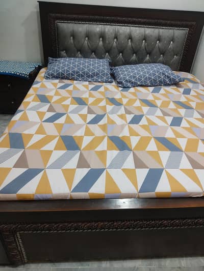 wooden kingsize bed alongwith 2 sidetables