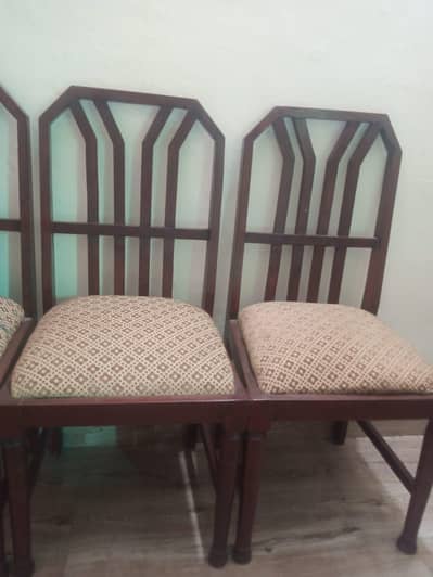 6 pieces wood chairs fully new just 6 months used 10/10