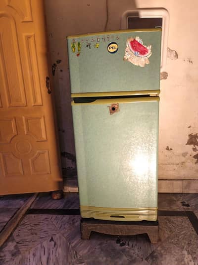 Fridge in running condition for sale