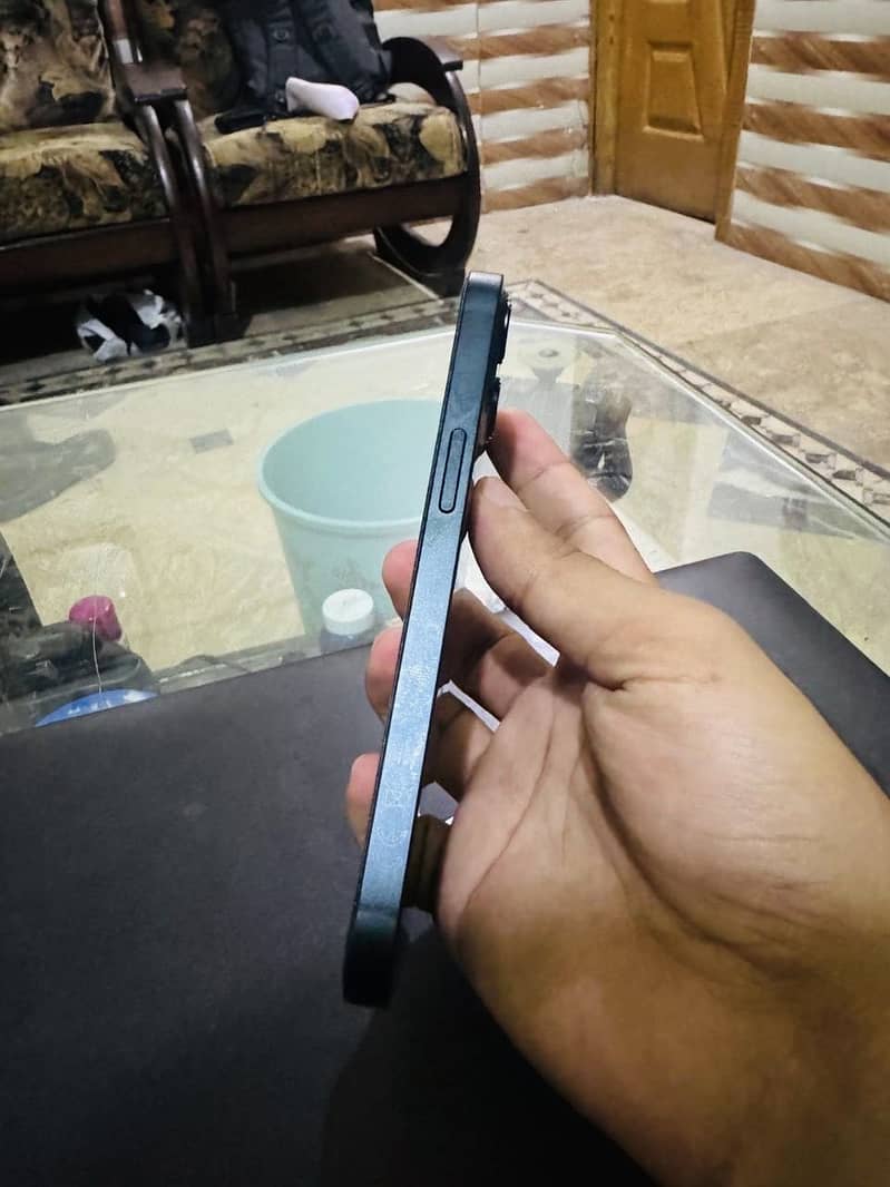 Apple iPhone 13 0