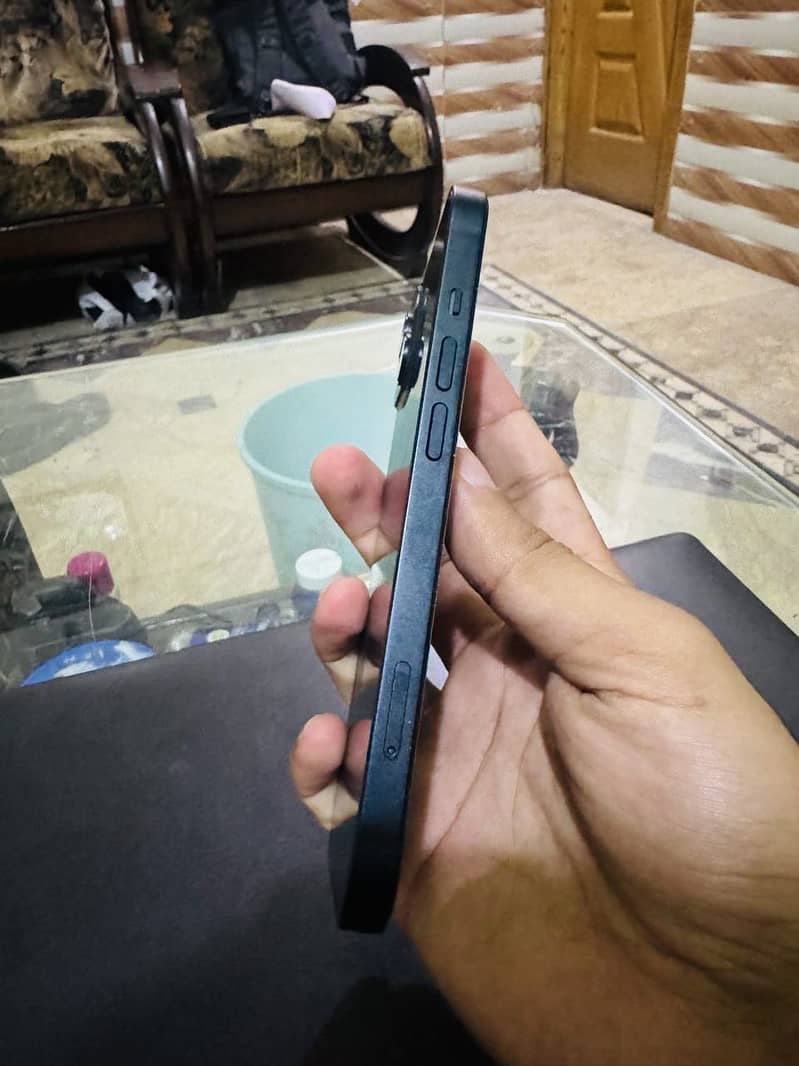 Apple iPhone 13 4
