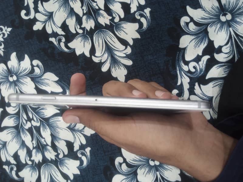 Apple iPhone 6 Plus 3