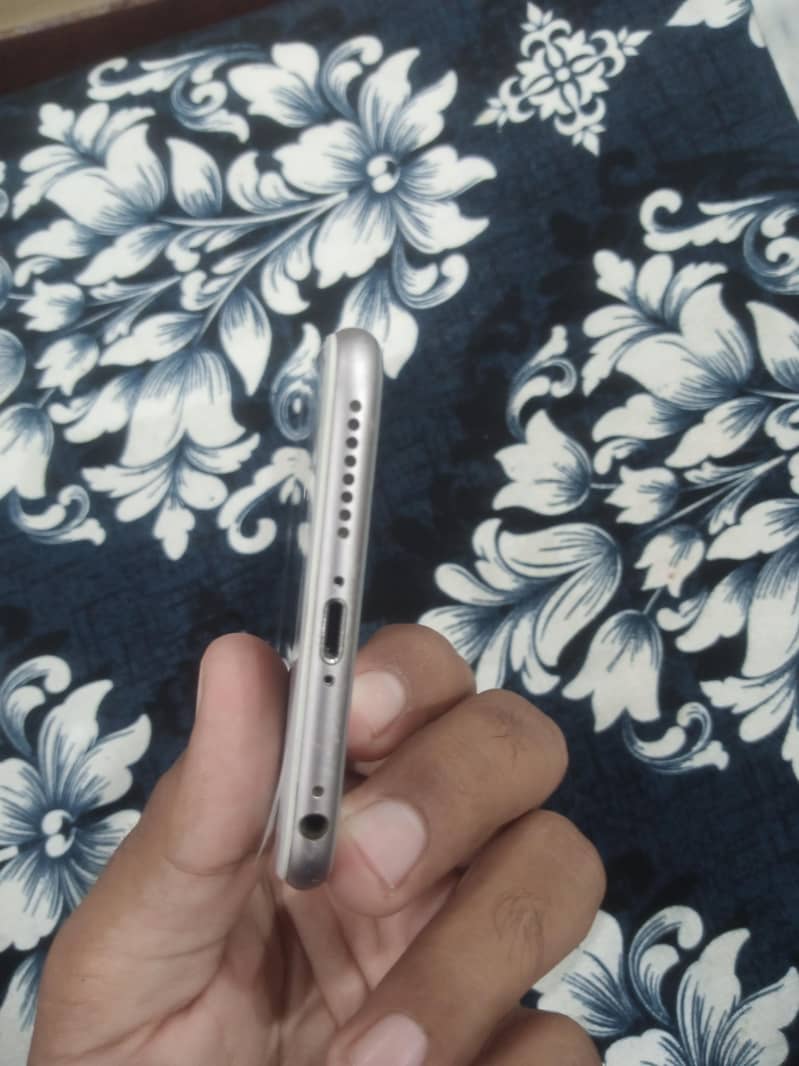 Apple iPhone 6 Plus 4
