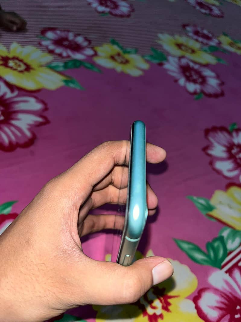 Apple iPhone 11 3