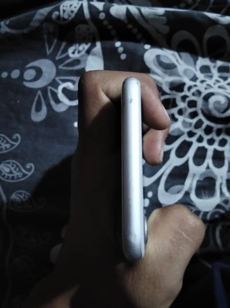 Apple iPhone 7 1