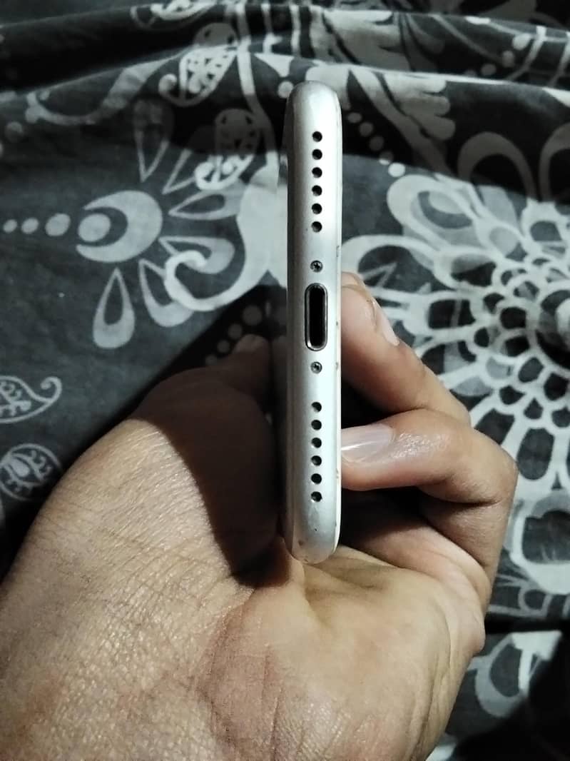 Apple iPhone 7 2