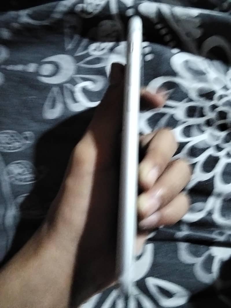 Apple iPhone 7 3