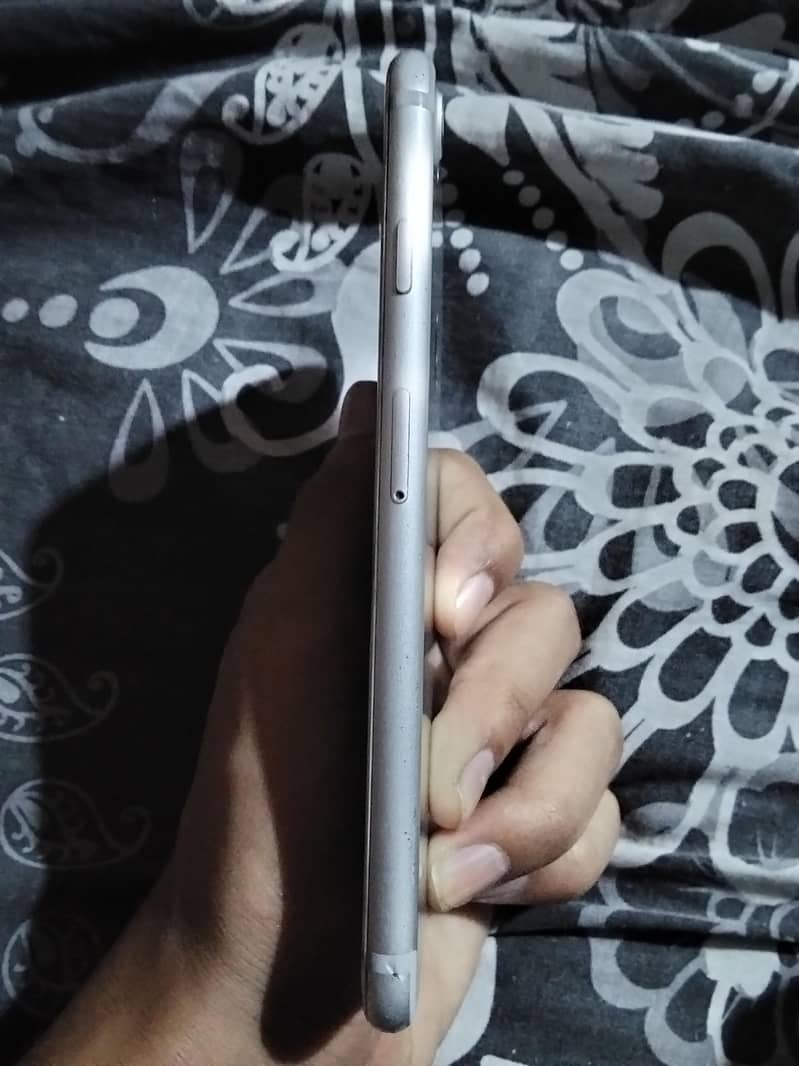 Apple iPhone 7 4