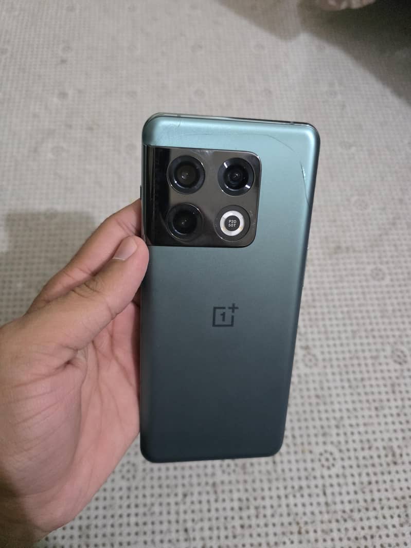 One Plus 10 Pro 4