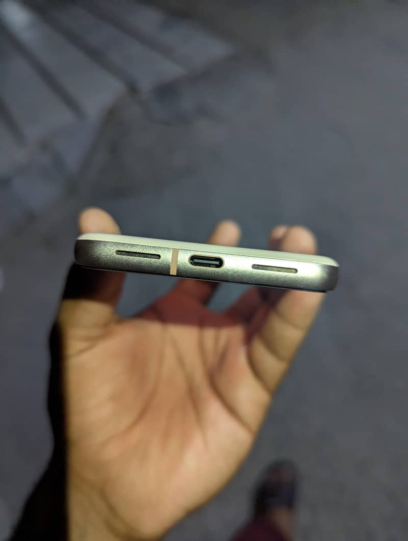 Google Pixel 8 10/10 Scratchless 2