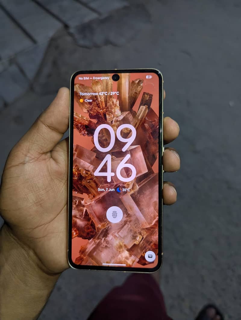 Google Pixel 8 10/10 Scratchless 4