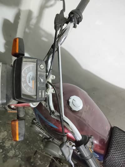 Selling bike Honda 70 April 2026 ko purches ke ha