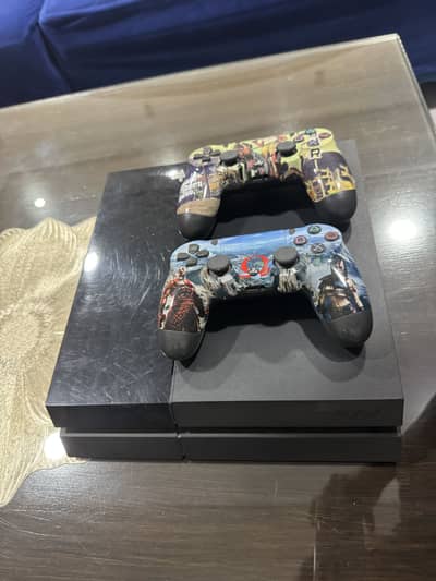 Ps4 with 2 controllers