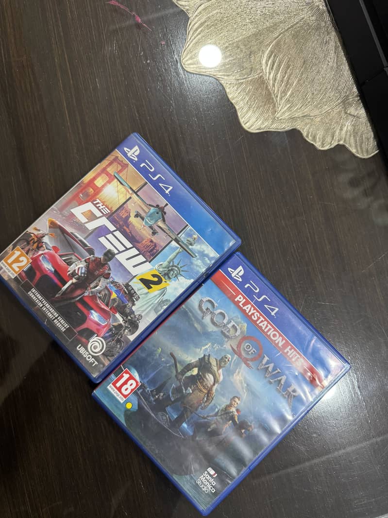Ps4 with 2 controllers 1