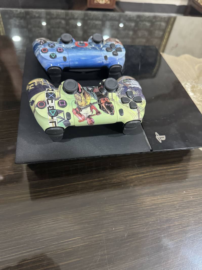 Ps4 with 2 controllers 2