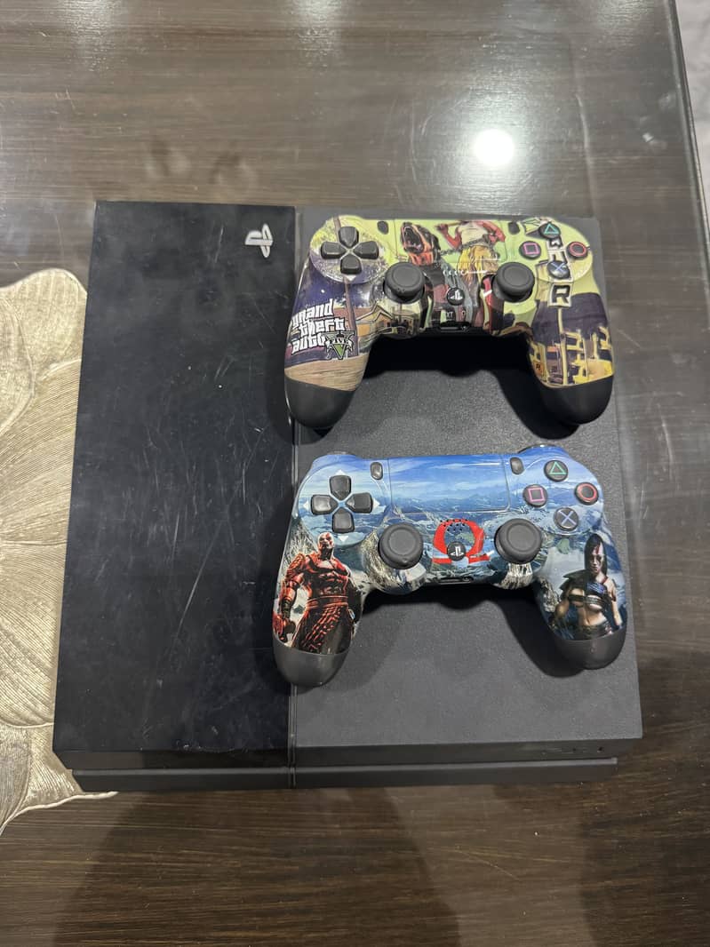 Ps4 with 2 controllers 4