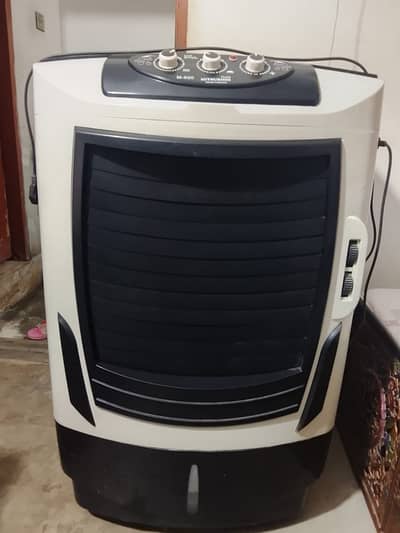 colored fan 10/10 condition