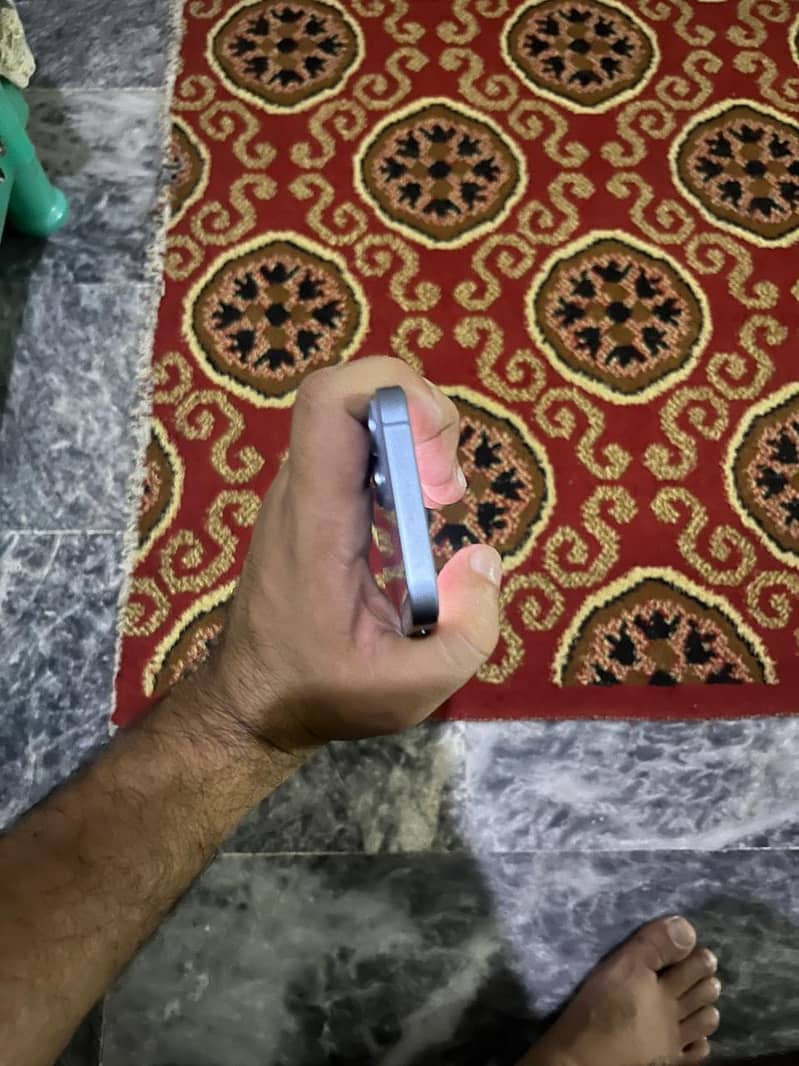Apple iPhone 14 3
