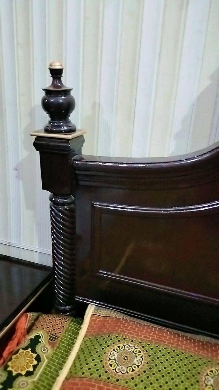 bed set side table dressing bartan almari 1