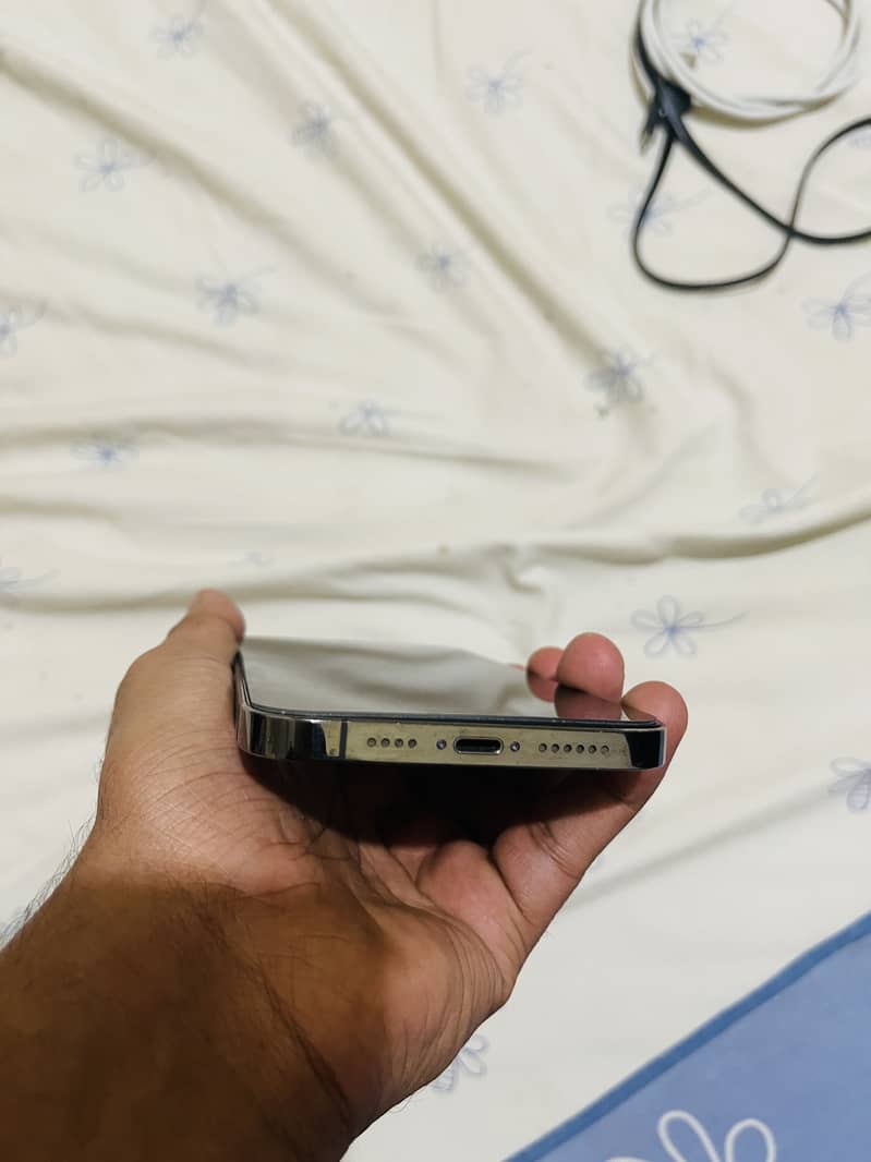 iPhone 12 Pro Max 3