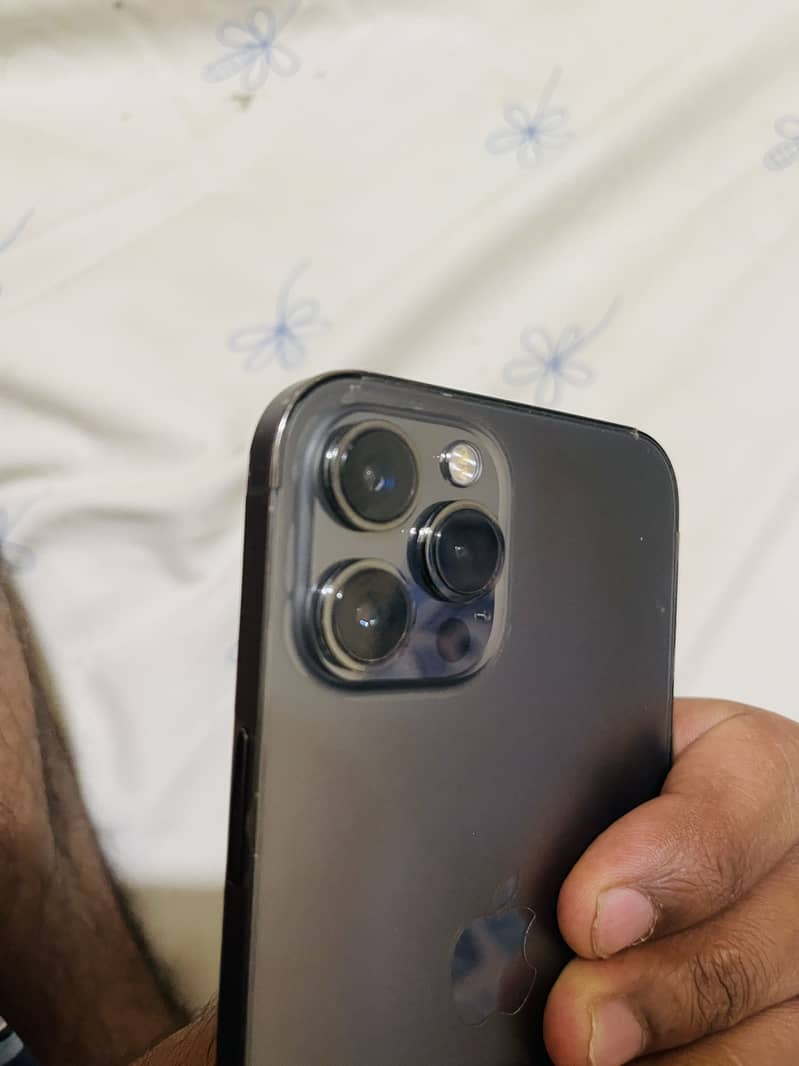 iPhone 12 Pro Max 4