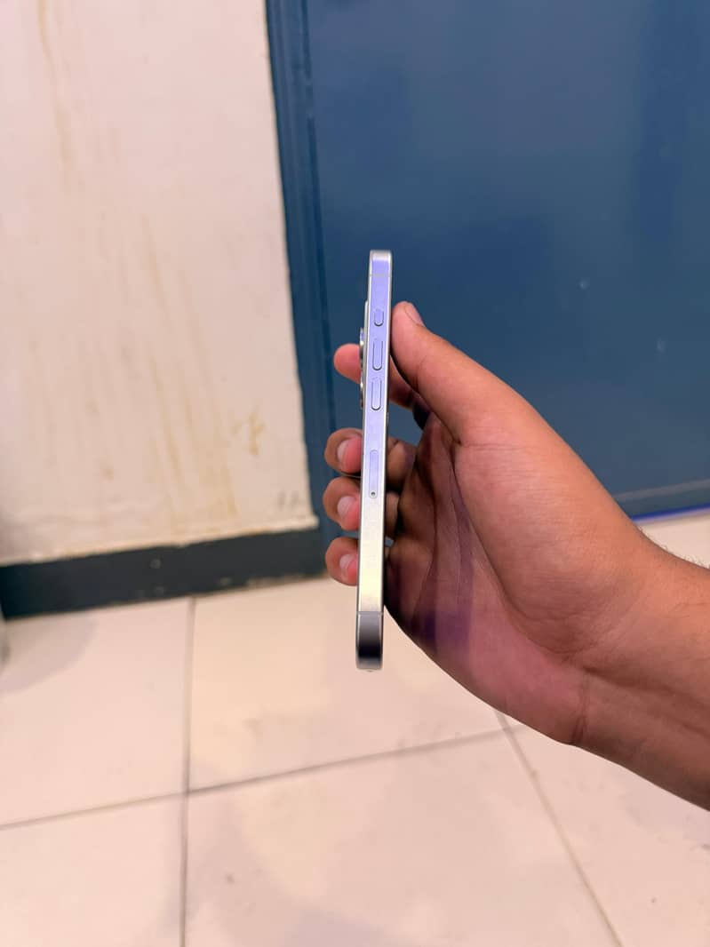 iPhone 15 pro 4