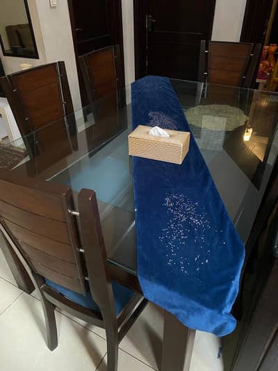 Six seater dinning table