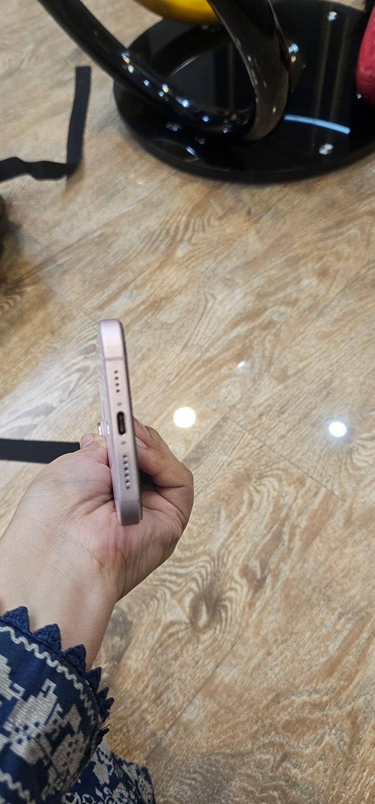 Apple iPhone 15 plus 3