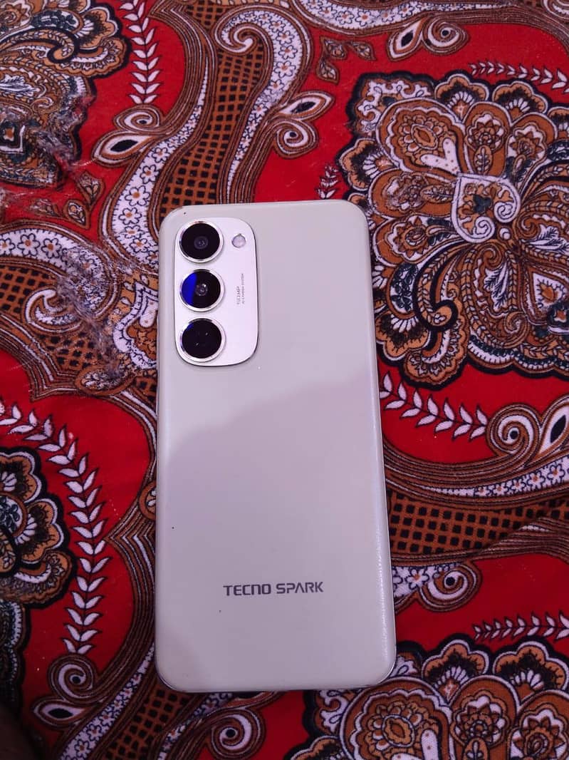 Tecno CAMON 40 Pro 3
