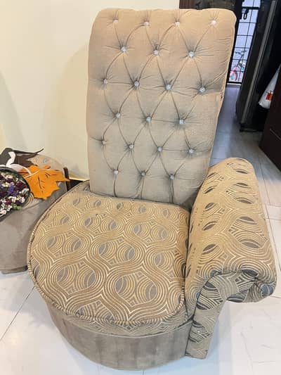 King size 2 chair with center table like brand new