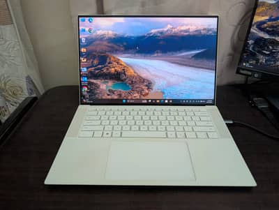 Dell XPS 9520– 12th 12700H, 16GB DDR5, 512GB SSD, 15" 4K RES Like New