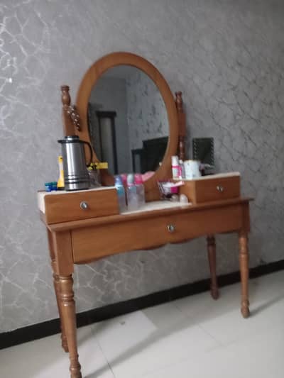 Dressing table