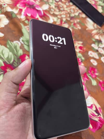 Vivo X200 Pro 16/512 | PTA Approved | 10/10 Condition