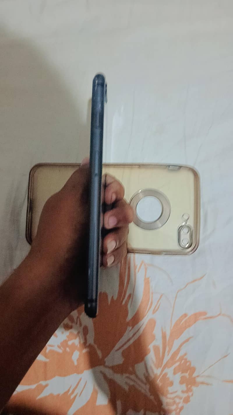 Apple iPhone 8 Plus 2