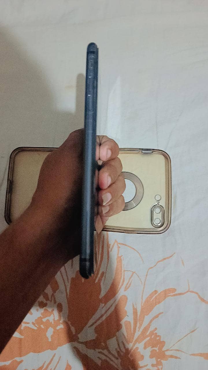 Apple iPhone 8 Plus 3
