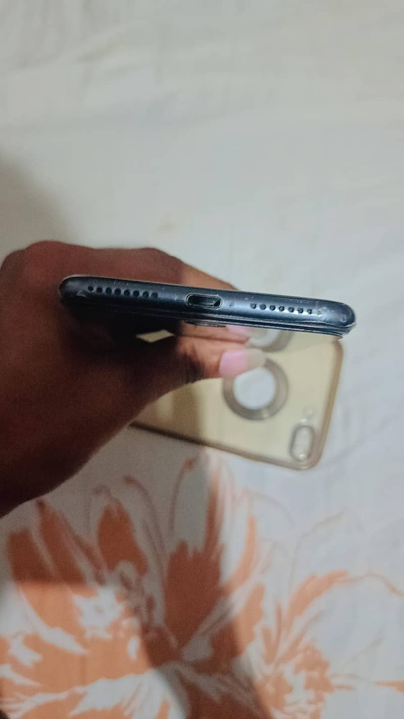 Apple iPhone 8 Plus 4
