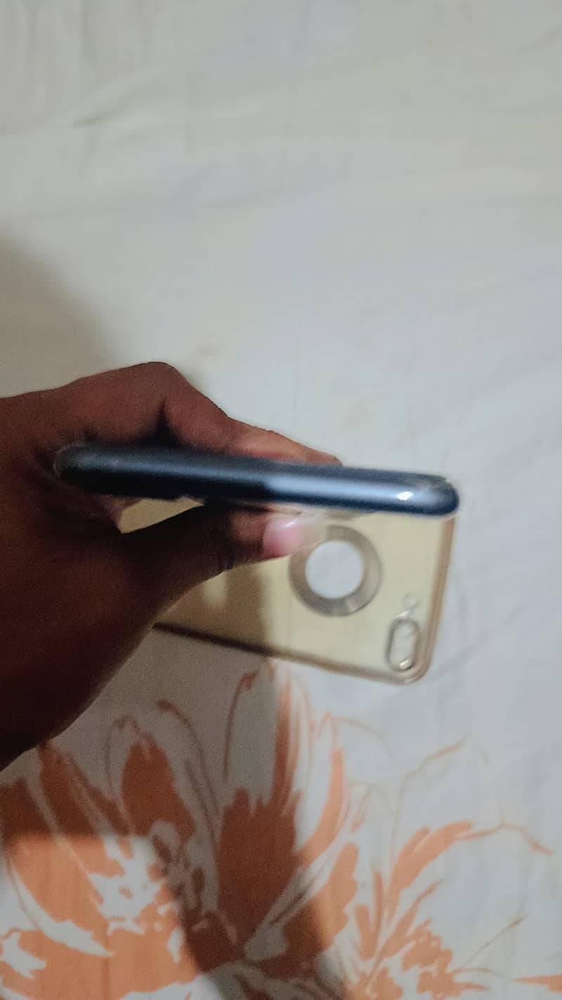 Apple iPhone 8 Plus 5