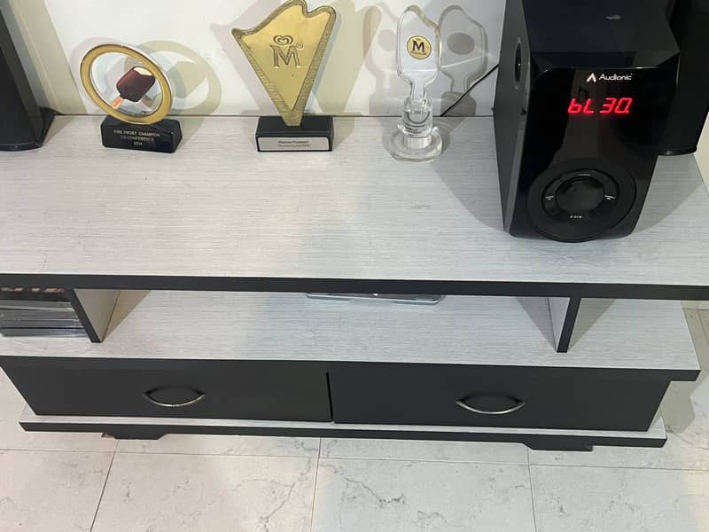 TV Console 0