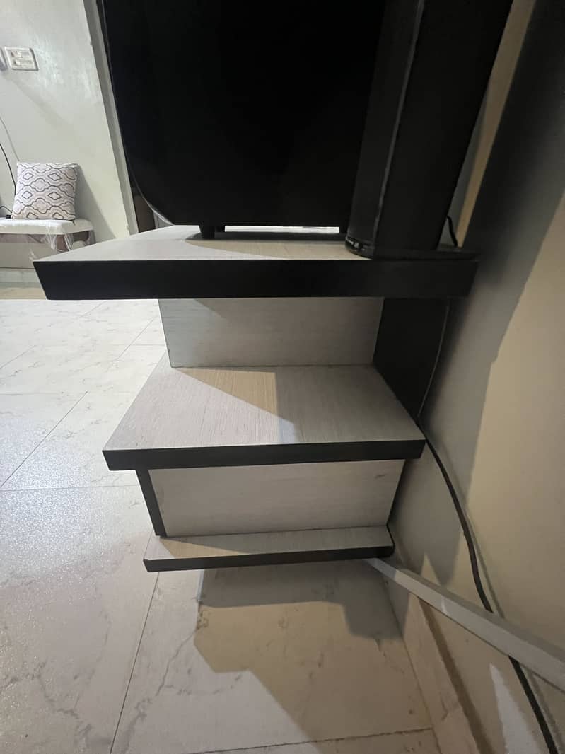 TV Console 4