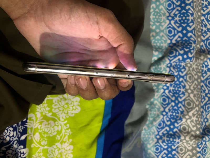 Apple iPhone X 5