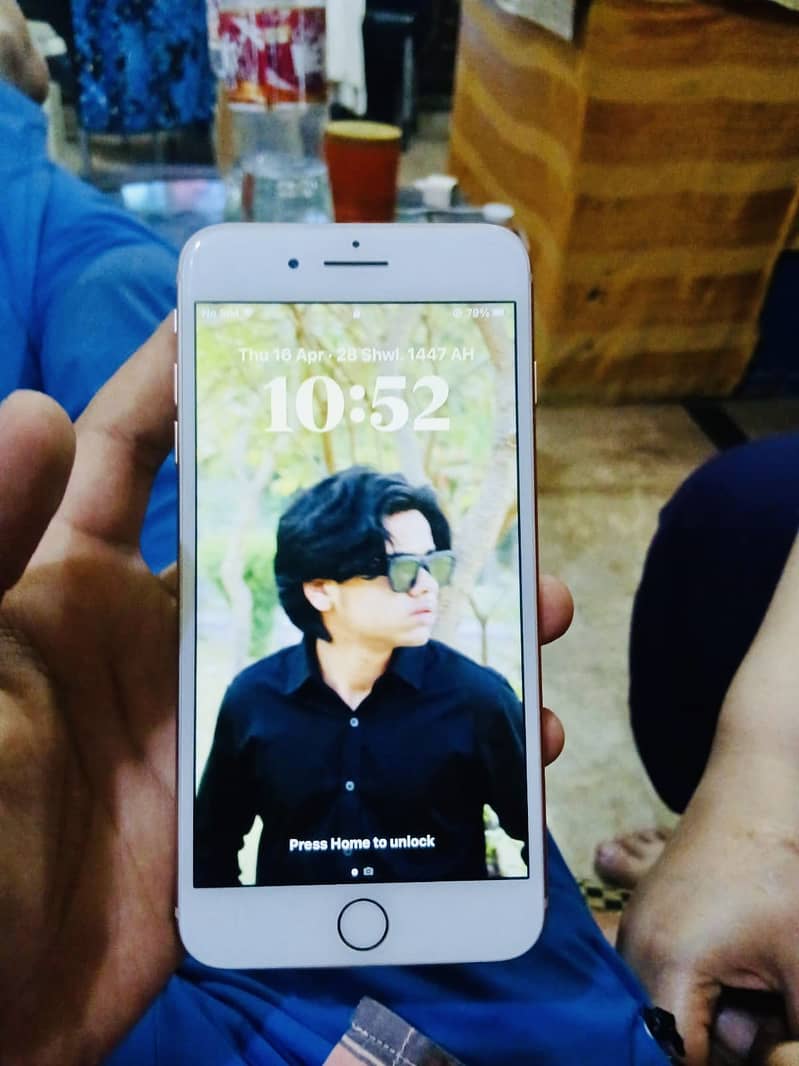 Apple iPhone 8 Plus 0