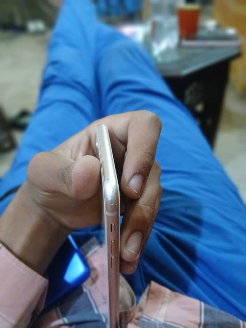 Apple iPhone 8 Plus 4