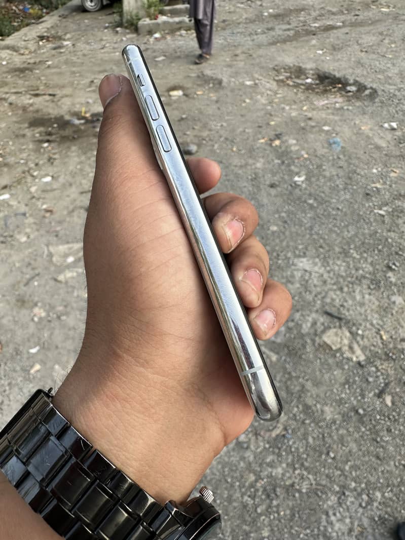 iPhone 11 Pro 3