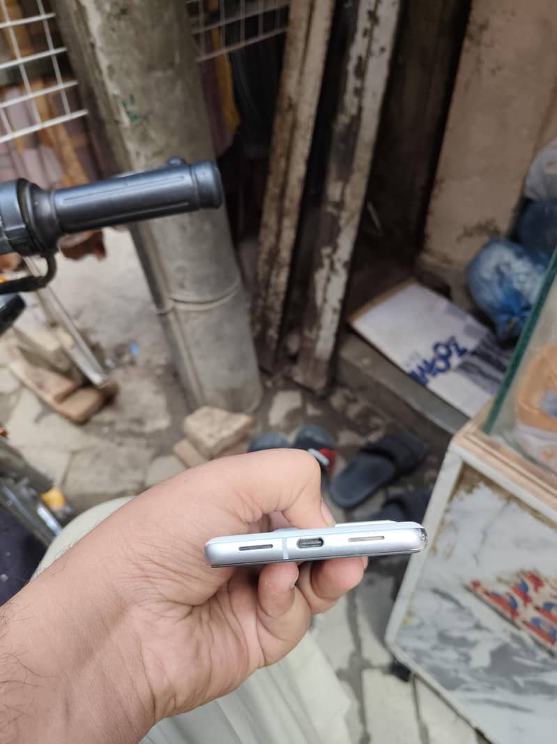 Google Pixel 7 4