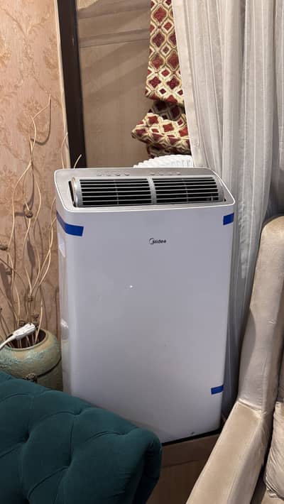 Midea 1.25 ton portable ac mint condition