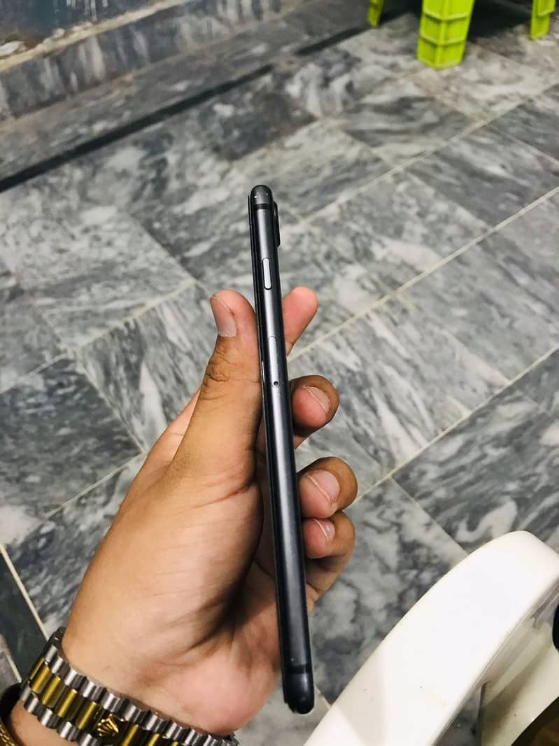 Apple iPhone 8 Plus 1