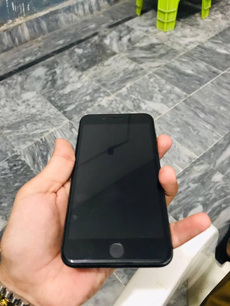 Apple iPhone 8 Plus 2