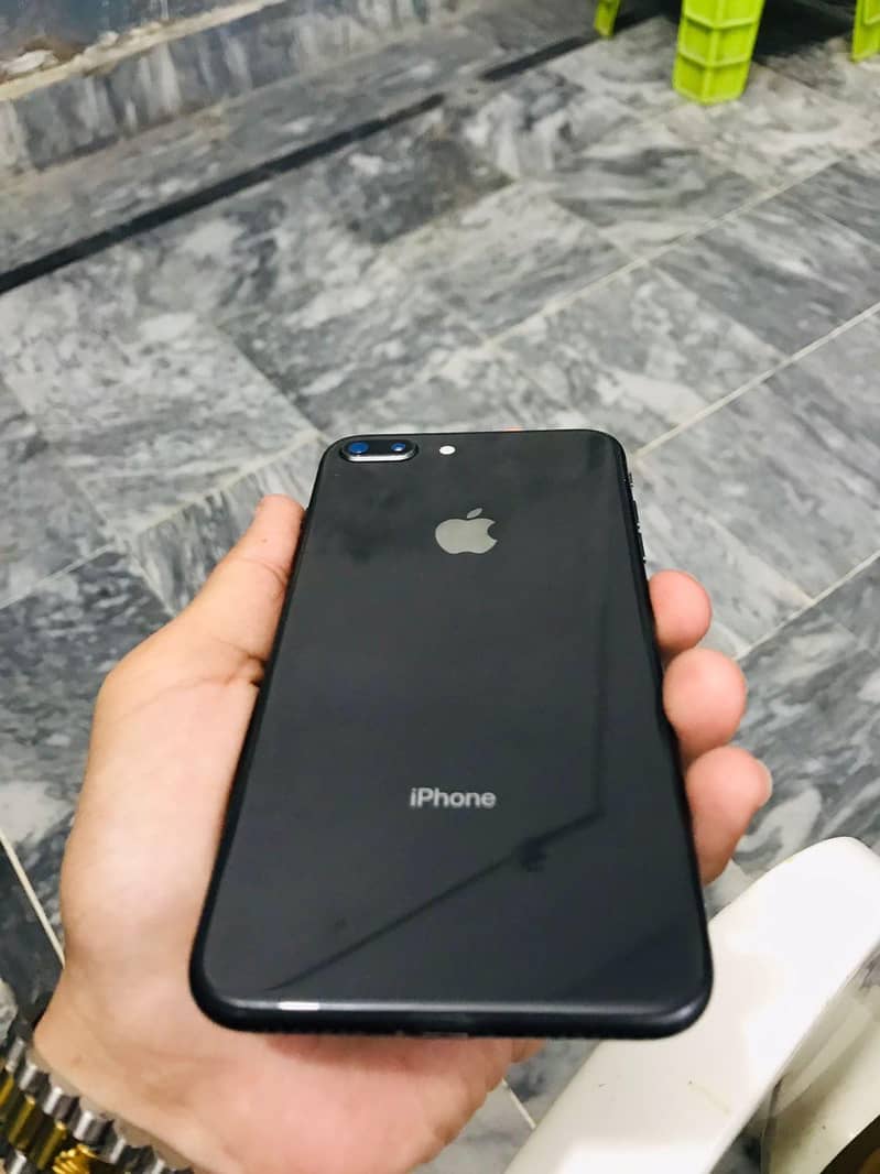 Apple iPhone 8 Plus 3
